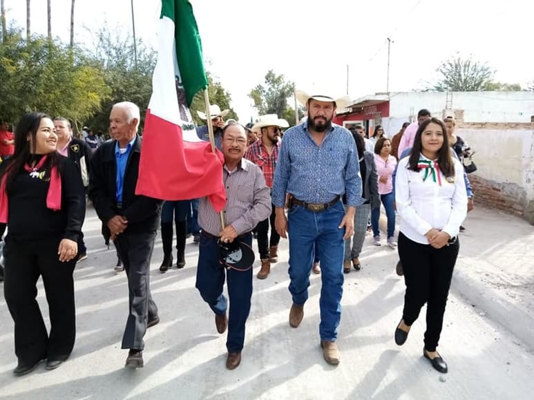 Autoridades municipales, así como ejidatarios y su comunidad fueron partícipes en la celebración de un aniversario más de vida. (BETTY SILVA / EL SIGLO DE TORREÓN)