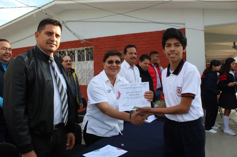 Al concluir este programa se entregaron constancias de participación y se firmó un acuerdo de seguimiento de este esquema. (BETTY SILVA / EL SIGLO DE TORREÓN)