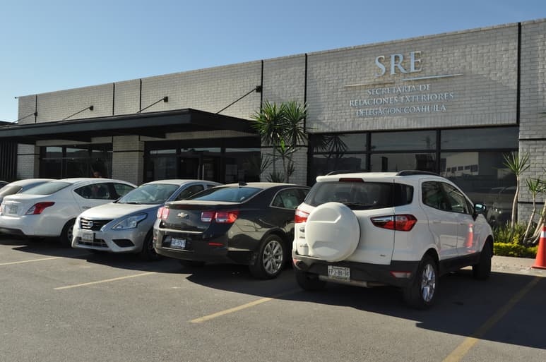 A diario se atienden hasta 300 solicitudes en la delegación de la SRE en Coahuila. (EL SIGLO DE TORREÓN)