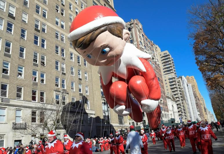 Los globos del desfile organizado por la cadena minorista Macy’s flotan entre un máximo de 15 metros (55 pies) y un mínimo de 3 metros (10 pies) de altura sobre la calle, dijo el jefe de patrullas Rodney Harrison, quien tiene la última palabra sobre si podrán volar.
(ARCHIVO)
