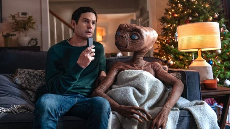 Han pasado 37 años desde que la película E.T., el extraterrestre, del director Steven Spielberg, conmocionó a niños y adultos con su enternecedora historia de amistad entre “Elliot” y un adorable alienígena, por lo que ahora están de regreso en un nuevo corto. (ESPECIAL)