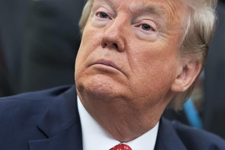 Trump pasó tres horas y media en la base aérea estadounidense de Bagram, donde se reunió con los soldados allí destinados y con el presidente afgano, Ashraf Gani. (ARCHIVO)