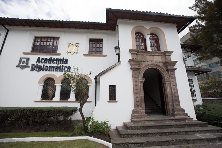 El edificio de la Academia, que fue propiedad del expresidente y diplomático ecuatoriano Galo Plaza Lasso, será inaugurado. (EFE)
