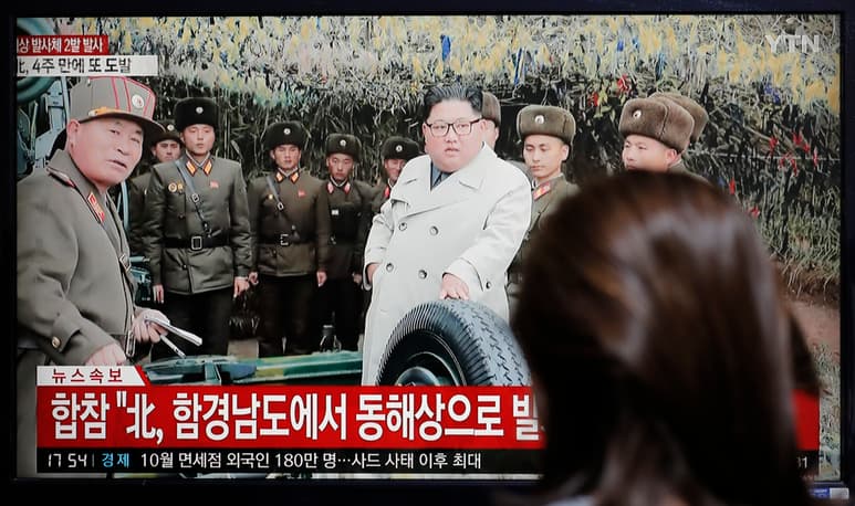 Además de Kim Jong-un, estuvieron presentes figuras claves del programa de armas de destrucción masiva. (AP)