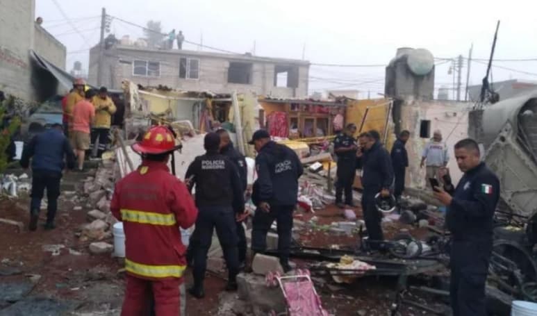 Por su parte, el gobernador del Estado de México confirmó sobre el deceso de dos personas y una más lesionada derivado de la explosión, además instruyó que al lugar acudiera personal al de la Coordinación estatal de Protección Civil, encabezada por Luis Felipe Puente. (ESPECIAL)
