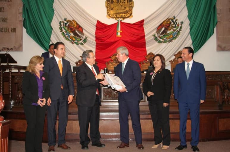 Los legisladores recibieron el presupuesto y deberán analizarlo para votarlo en las próximas semanas. (EL SIGLO DE TORREÓN)