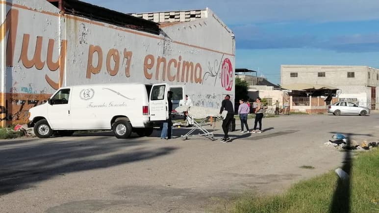 El cuerpo fue ubicado sobre la calle Xochitl de la colonia Las Carolinas. (EL SIGLO DE TORREÓN)