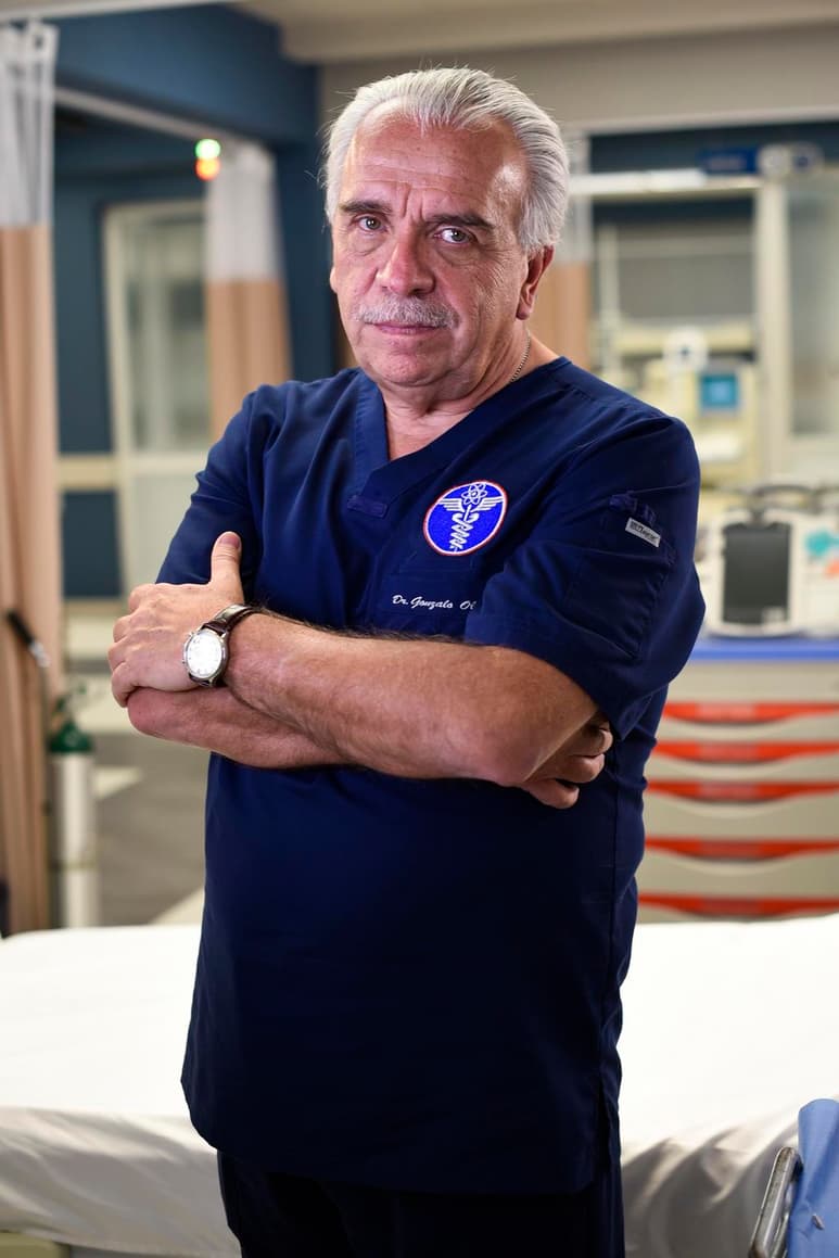 Labor. El actor José Elías Moreno llama a que se preserve el trato humano en instituciones de salud.