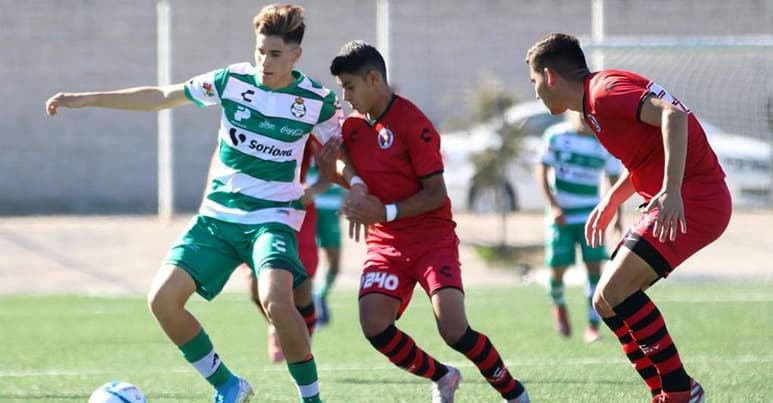 El reciente mundialista en Brasil, donde quedó subcampeón con el TRI, Santi Muñóz, ingresó en el complemento y anotó gol. (CORTESÍA)