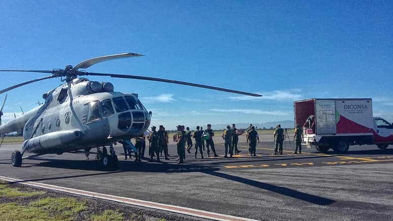 se realizó la entrega de víveres y apoyos para las personas damnificadas. Gracias a helicópteros del Gobierno del Estado y la Secretaría de la Defensa Nacional. (ARCHIVO)