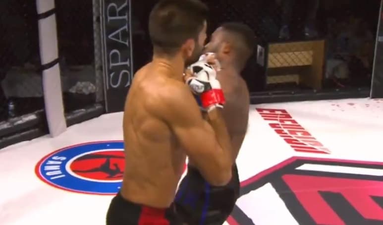 Material compartido por @MikeyThomasMMA en Twitter.