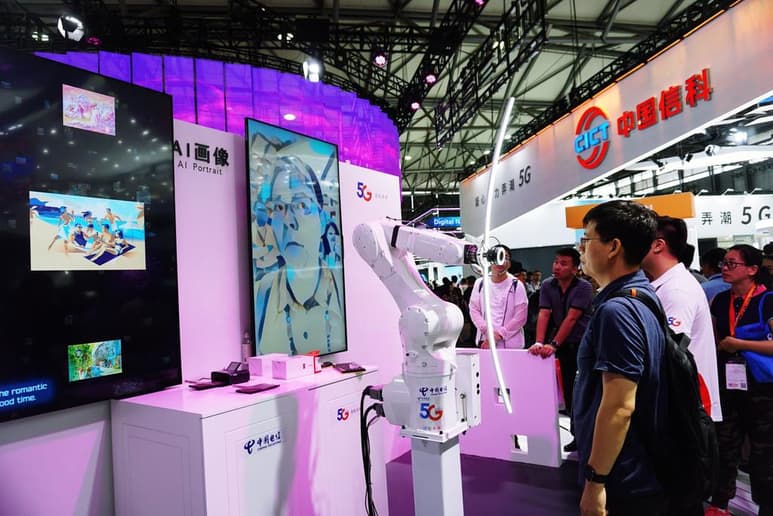 Uno de los rubros en donde está destacando China es la tecnología. (ARCHIVO)