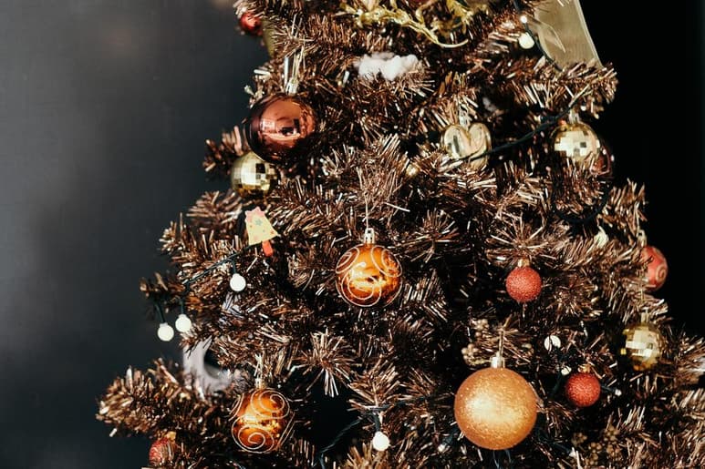 El ocho de diciembre, es la fecha que muchos escogen para adornar su árbol navideño dado a que es este el Día de la Inmaculada Concepción de María, y se mantiene hasta es 6 de enero, Día de los Reyes Magos. (ARCHIVO)