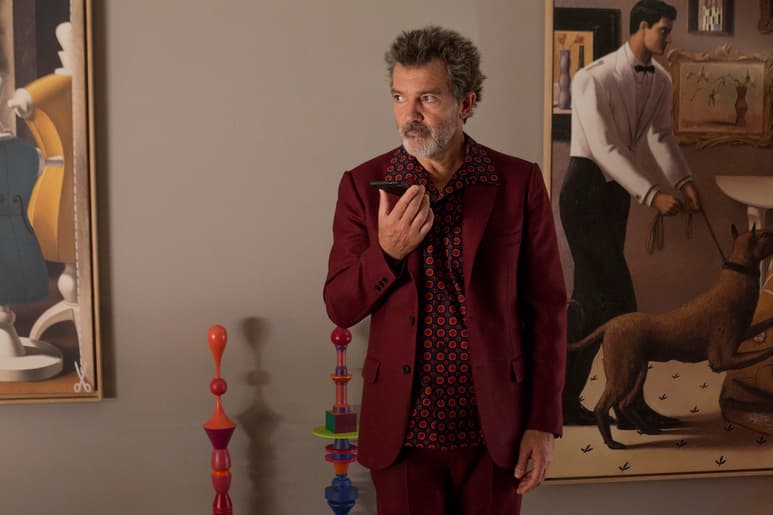 Cinta. El actor Antonio Banderas en una escena de Dolor y gloria, de Pedro Almodóvar, la cual obtuvo 16 nominaciones en la 34 edición de los Premios Goya. (AP)