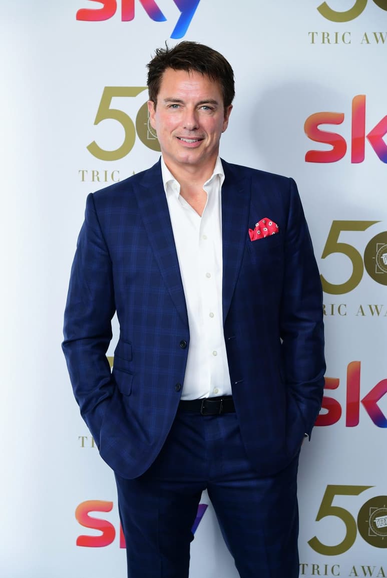 Hospitalizado. John Barrowman requiere de inyecciones intraespinales. (ESPECIAL)