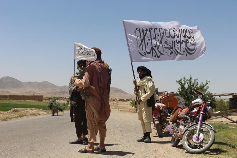 El 88.7 % de los afganos está a favor de los esfuerzos para negociar con los talibanes y poner fin a un conflicto que se prolonga desde hace casi dos décadas. (ARCHIVO)