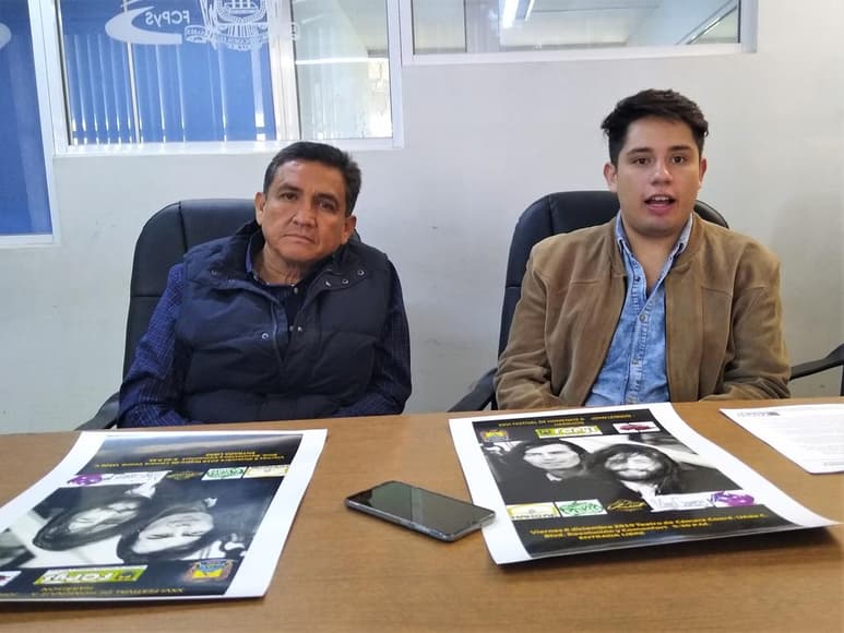 Jaime Rojas, estudiante de la Facultad de Ciencias Políticas y Sociales y vocero del Frente Estudiantil de la FCPyS, y Juan Pablo Pacheco Rodríguez, integrante del grupo Hangar. (EL SIGLO DE TORREÓN)