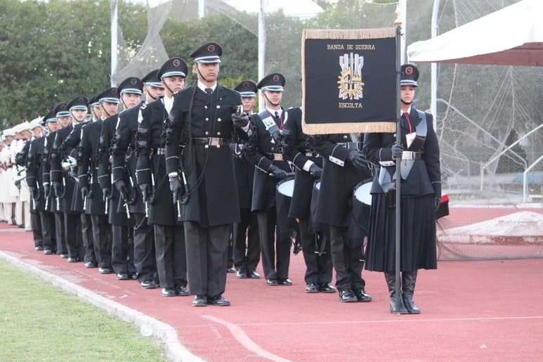 Escolta y banda de guerra del Tecnológico de La Laguna, destacaron en este certamen que tuvo a 27 instituciones participantes. (ESPECIAL)