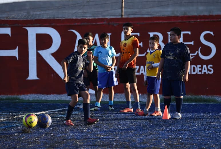 Niños y jóvenes entrenan día a día, posteriormente participarán en torneos nacionales, con el sueño de un día ser profesionales. (JESÚS GALINDO)