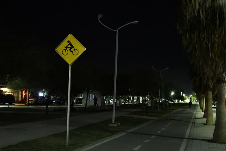 Los habitantes del sector denunciaron las constantes fallas en el servicio de alumbrado público, lo que ha 'espantado' a los paseantes. (EL SIGLO DE TORREÓN)
