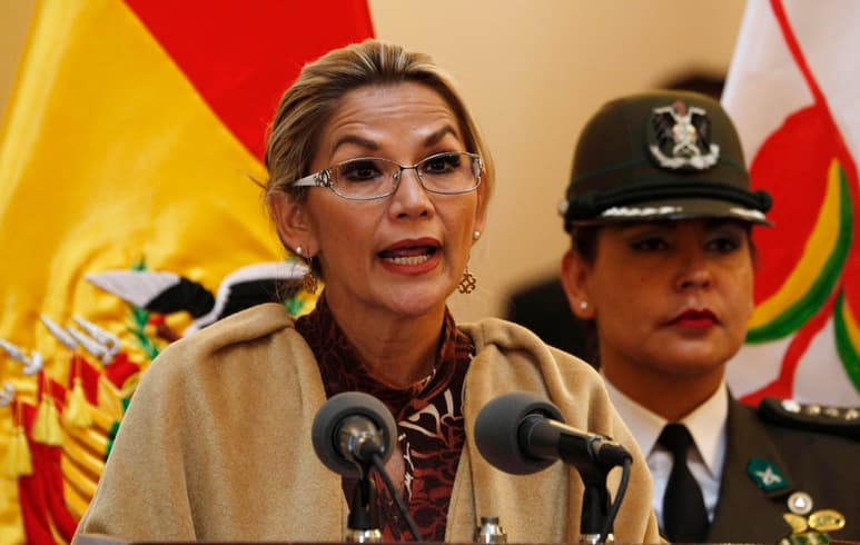 Jeanine Áñez mostró en la red social una fotografía del embajador de su país ante la OEA. (ARCHIVO)