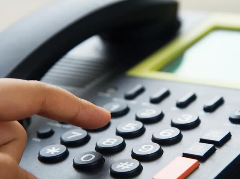 Llamó tanto a su operador telefónico, que se levantaron cargos en su contra. (INTERNET)