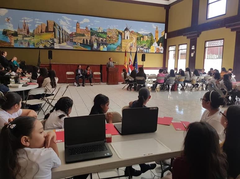 Unas 200 niñas de Costa Rica buscarán ideas para combatir el cambio climático a través de la robótica y la electrónica. (FACEBOOK)
