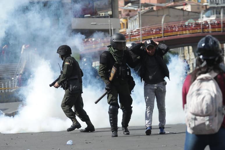 El Alto Comisionado de las Naciones Unidas observó la violencia suscitada durante las protestas en Bolivia, señalando que podrían constituir graves violaciones. (ARCHIVO)