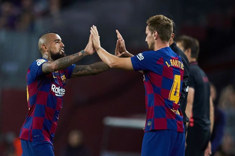 Las pocas oportunidades en el once titular del entrenador español, Ernesto Valverde, han hecho que los dos mediocampistas se planteen seguir vistiendo la playera blaugrana. (ARCHIVO)
