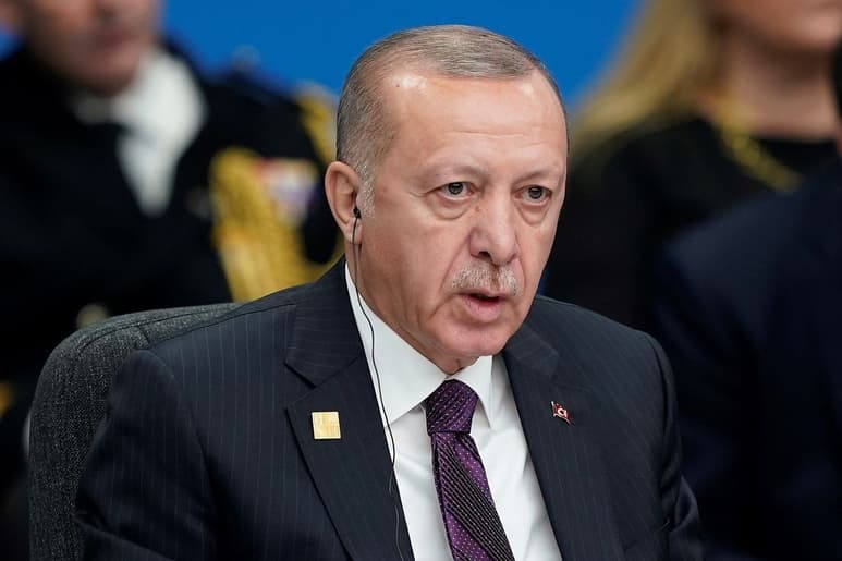 Recep Tayyip Erdogan, presidente de Turquía, durante la cumbre celebrada el pasado miércoles por la OTAN en Londres. (ARCHIVO)