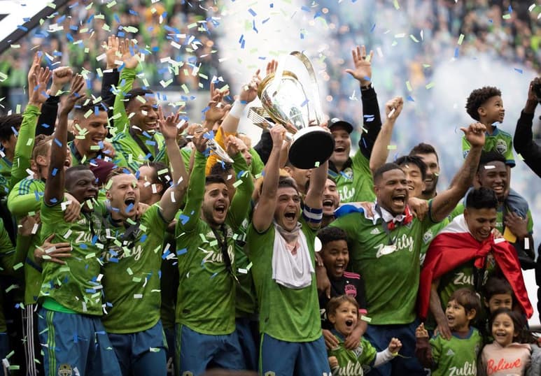 Los actuales campeones, Seattle Sounders, abrirán su temporada ante el Chicago Fire. (ARCHIVO)