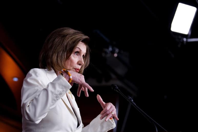 Pelosi (foto) ordenó este jueves acelerar el proceso para un juicio político de destitución contra Trump. (ARCHIVO)
