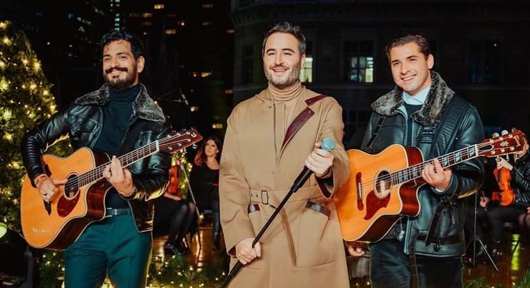 Reik interpretó canciones navideñas y algunos éxitos en el escenario dorado de The Golden Symphony. (ESPECIAL)