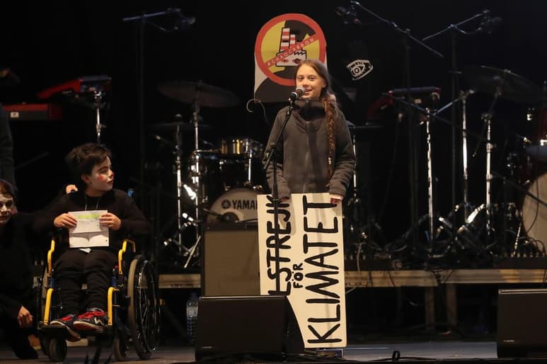 En su intervención, con la que se cerró la Marcha por el Clima de Madrid, la adolescente subrayó que los políticos 'tienen que hacer su trabajo'. (EFE)
