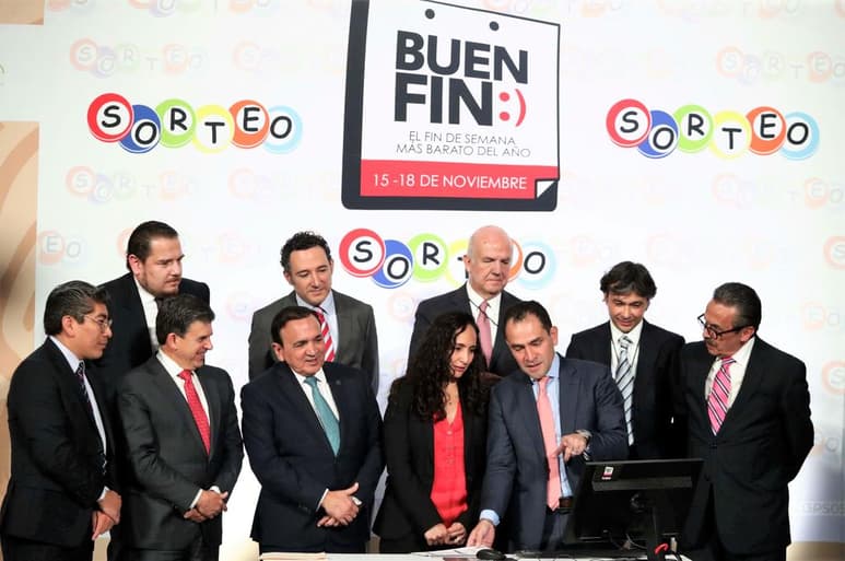 Durante la novena edición del tradicional sorteo se contó con una bolsa de 500 millones de pesos. Sólo hubo un premio mayor de 250 mil pesos. (EL UNIVERSAL)