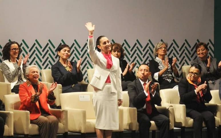 Destacó que le quitaron a la corrupción de funcionarios 25 mil millones de pesos que fueron destinados a educación, infraestructura y aumentar el salario para los trabajadores de base.
(TWITTER)