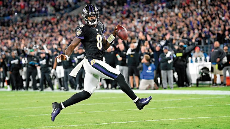 El mariscal de campo de los Cuervos, Lamar Jackson, se ha convertido en una poderosa arma terrestre con Baltimore.