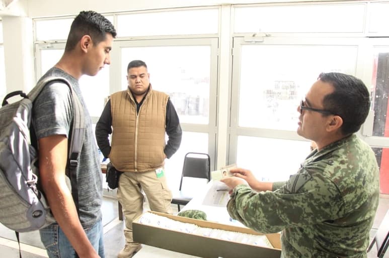 La entrega del documento se realiza los sábados y domingos de este mes de diciembre en el auditorio municipal de Lerdo. (EL SIGLO DE TORREÓN)