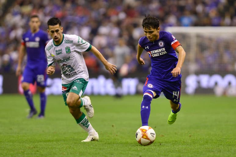 Fue a través de sus redes sociales que el Cruz Azul hizo oficial la contratación del juvenil. (ARCHIVO)