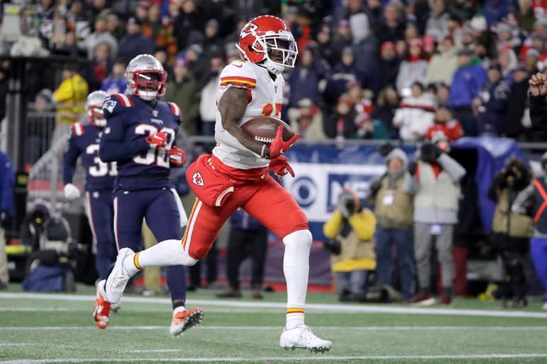 Al medio tiempo el marcador fue de 20 a 7 gracias a un gol de campo de Harrison Butker de 31 yardas. (AP)