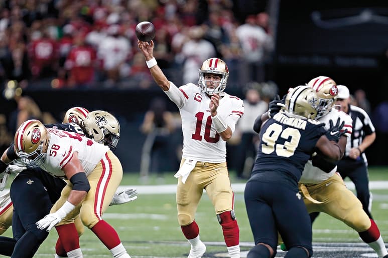Jimmy Garoppolo tuvo una gran actuación con cuatro pases de touchdown, en la victoria de 49'ers 48-46 sobre los Santos. (AP)