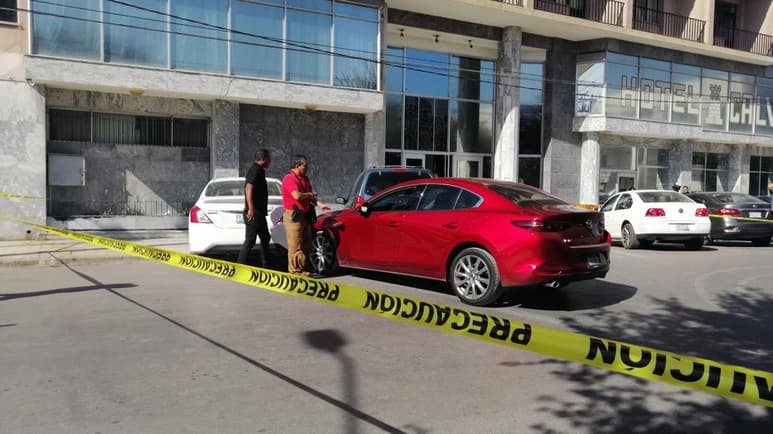 El pasado miércoles 4 de diciembre un joven de 23 años que conducía su vehículo fue atacado a balazos por un hombre en una motocicleta a las afueras de un hotel ubicado en la zona Centro. (ARCHIVO)
