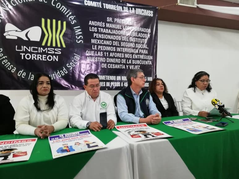 De acuerdo a los integrantes del recién conformado comité local, informaron que son cerca 6 mil 800 los jubilados y pensionados los afectados, con ahorros cercanos a los 6 millones de pesos.
(EL SIGLO DE TORREÓN)