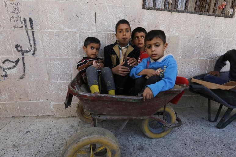 Más de 110 niños murieron entre enero y octubre en un importante puerto y una provincia sudoccidental de Yemen, reveló Save the Children. (ARCHIVO)