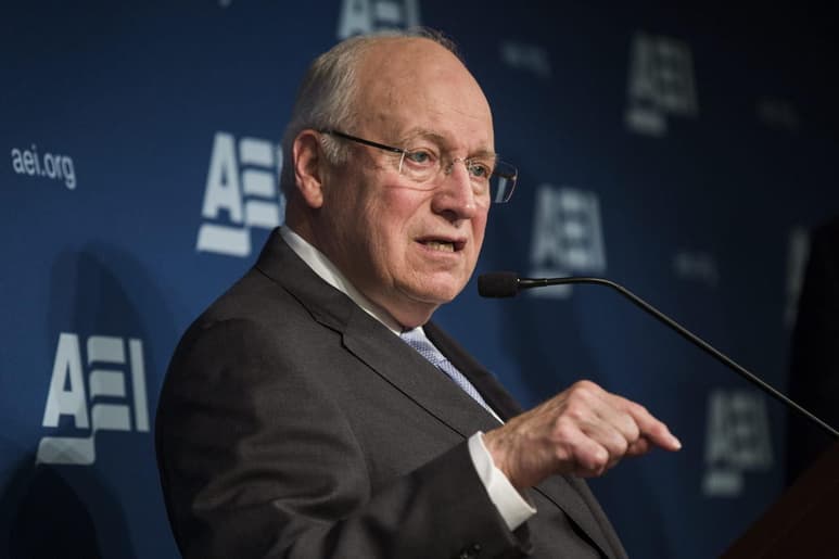 El exvicepresidente estadounidense Dick Cheney advirtió el lunes que la “desconexión estadounidense” en Medio Oriente sólo beneficiará a Irán y Rusia. (ARCHIVO) 