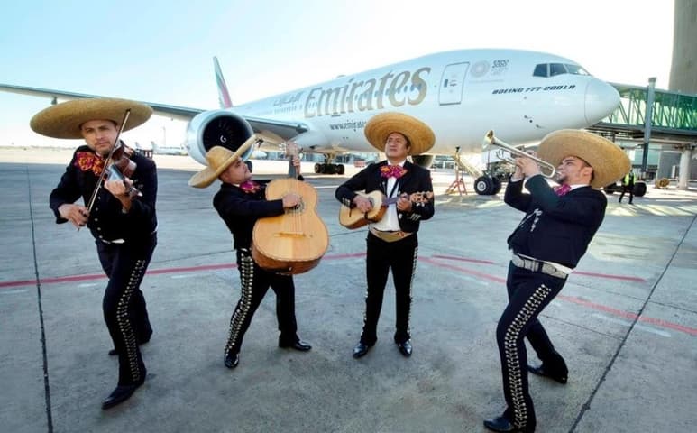 En la escala de Barcelona sonaron los mariachis y se presentó un baile típico de México. (ESPECIAL)