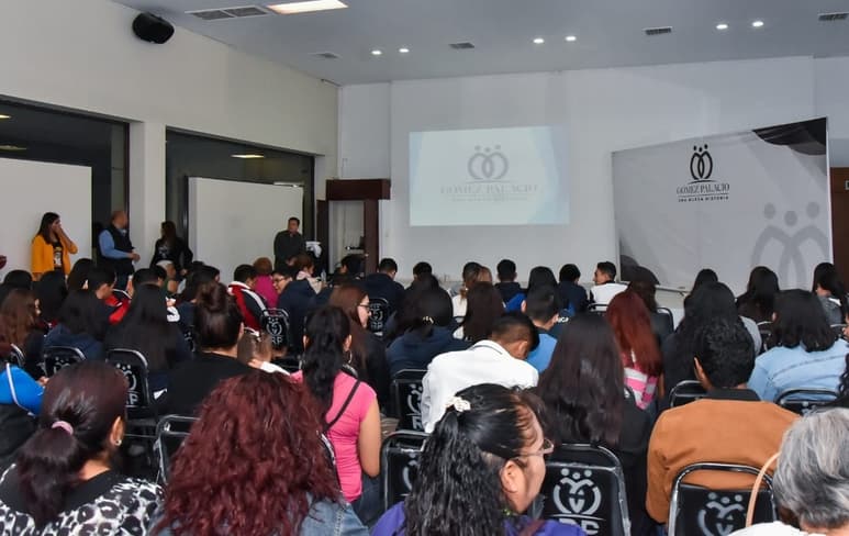 La conferencia forma parte de la penúltima jornada de activismo contra la violencia hacia la mujer. (EL SIGLO DE TORREÓN)