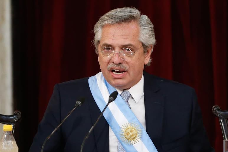 Recalcó que llega al poder para 'convocar a la unidad de toda la Argentina' en pro del bienestar de toda la población, en especial de los más postergados. (EFE)