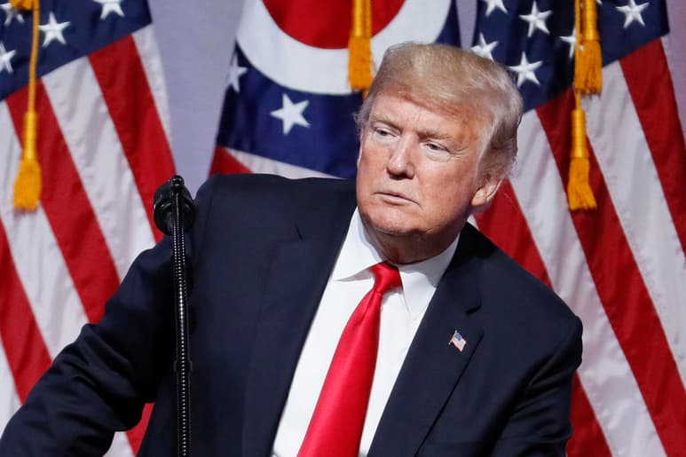 Los legisladores demócratas de la Cámara de Representantes develaron hoy los dos cargos formales de imputación del juicio político al presidente Trump. (ARCHIVO)