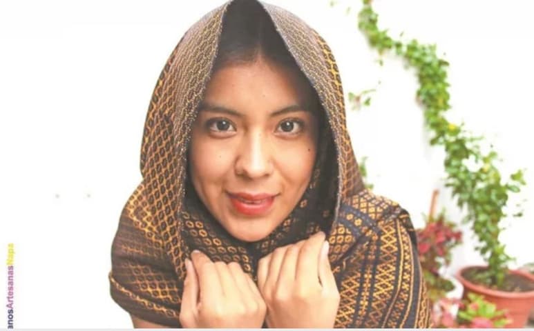 Lo único que María Elena Ríos Ortiz pide es justicia. Hace 90 días, la vida de esta talentosa saxofonista mixteca, de 26 años, se fracturó cuando estando en su casa en la ciudad de Huajuapan de León, un hombre le roció ácido en el cuerpo. Se trata del primer ataque de este tipo documentado en Oaxaca y el cuarto a nivel nacional. (ESPECIAL)